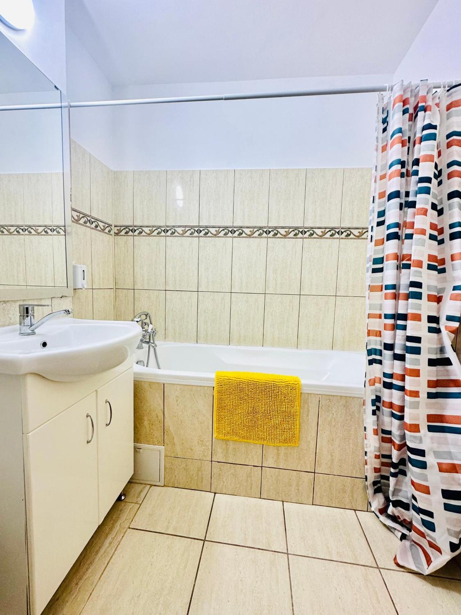 Tranquil Unirii Residence - Elegant & Spacious Living With Parking Steps From Parliament Bucureşti Ngoại thất bức ảnh
