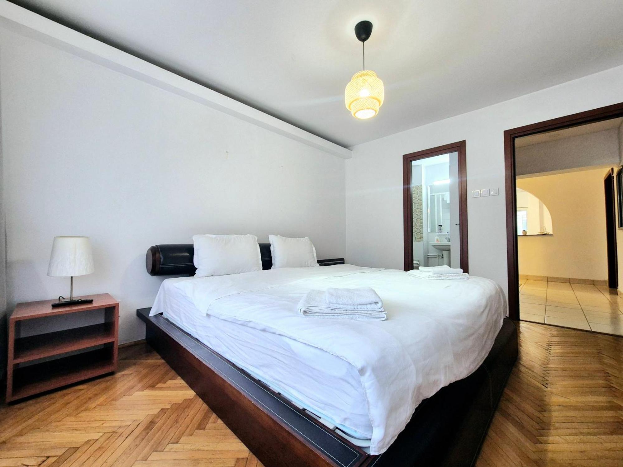 Tranquil Unirii Residence - Elegant & Spacious Living With Parking Steps From Parliament Bucureşti Ngoại thất bức ảnh